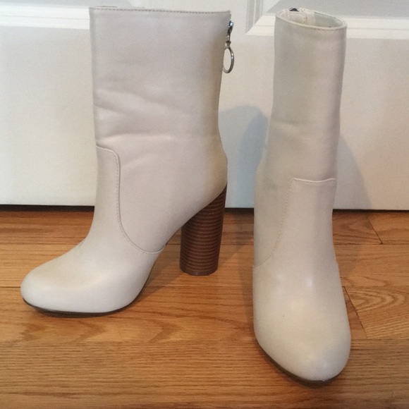 ✨4xHP✨ 70s style faux leather booties! - Picture 2 of 6